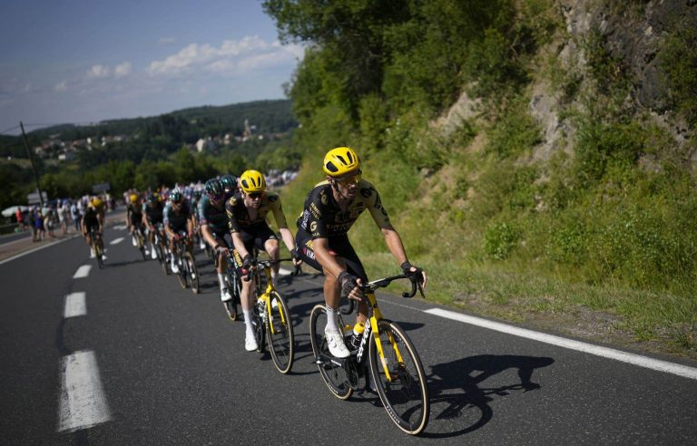 For the 10th stage of the Tour de France, it starts strong in Auvergne