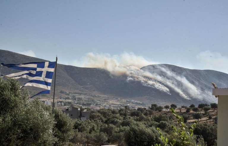 Forest fires near Athens, evacuations and closed roads