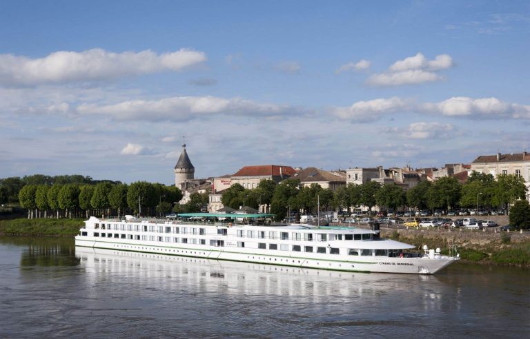 France: the splendours of the Bordeaux vineyards on a river cruise