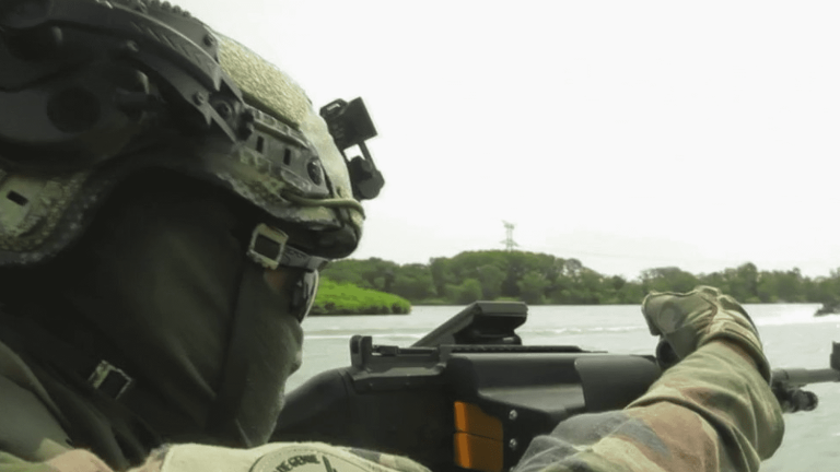 French soldiers train again to storm the rivers