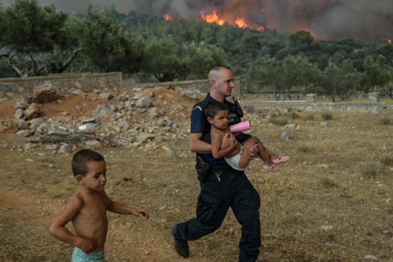 Greece |  Firefighters struggling with around 50 new fires