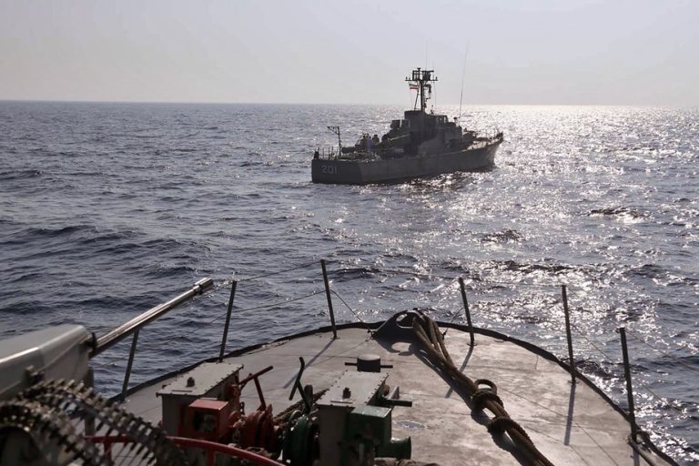 Gulf of Oman |  Washington deploys military ship and planes to prevent seizure of boats by Iran