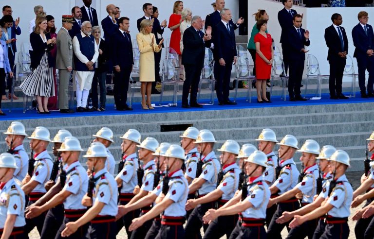 In Paris, a smooth parade in front of Macron and Modi for the National Day