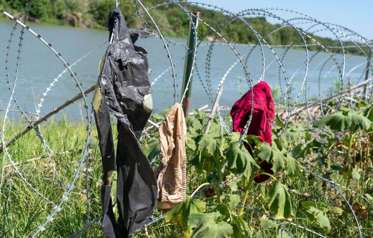 In Texas, a floating barrier project to deter migrants