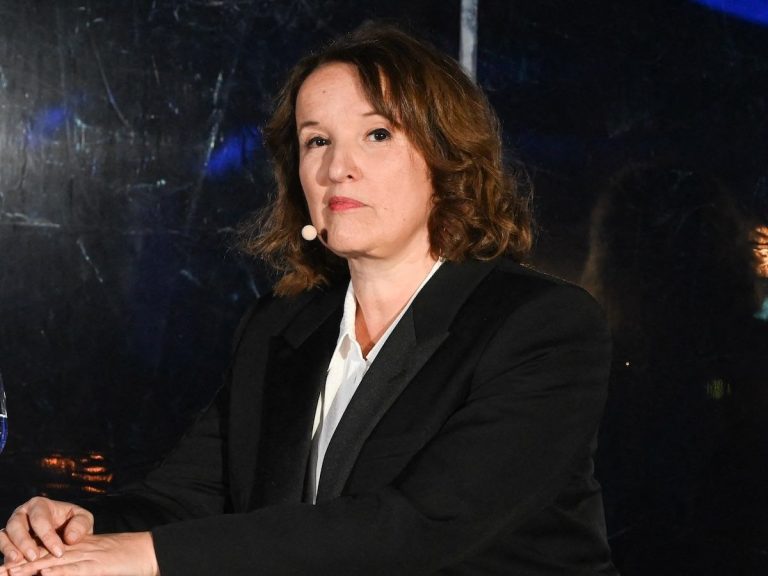 In the middle of an interview, Anne Roumanoff explodes and denounces the sexism she suffers!