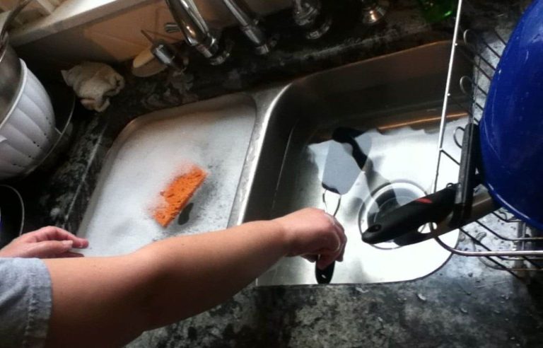 Is it better to wash the dishes by hand or in the dishwasher?