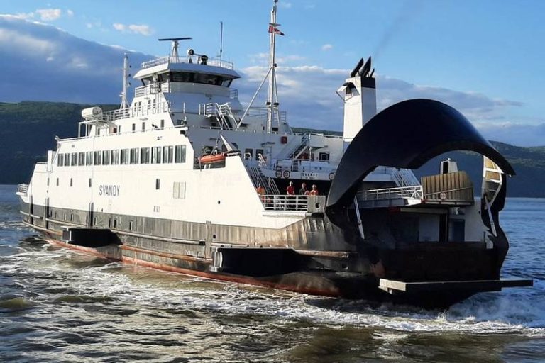 Isle-aux-Coudres |  Four injured in collision between ferry and sailboat