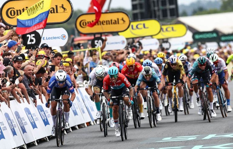 Jasper Philipsen wins a second stage in a row at the Tour de France