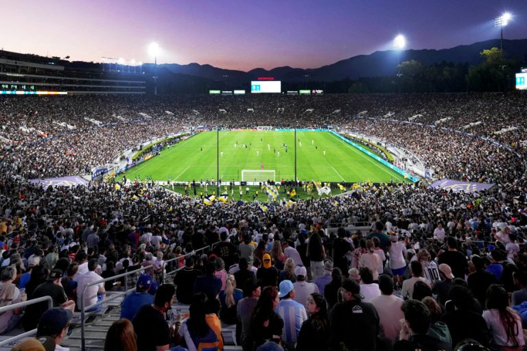 LAFC 2 – Galaxy 1 |  A record 82,110 fans for an MLS game