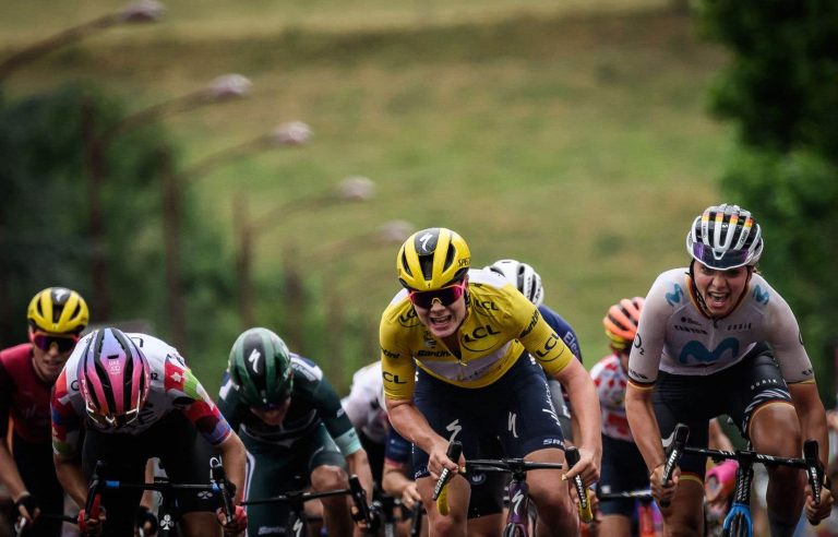 Lippert wins the 2nd stage of the Women’s Tour de France, Kopecky dances in the rain