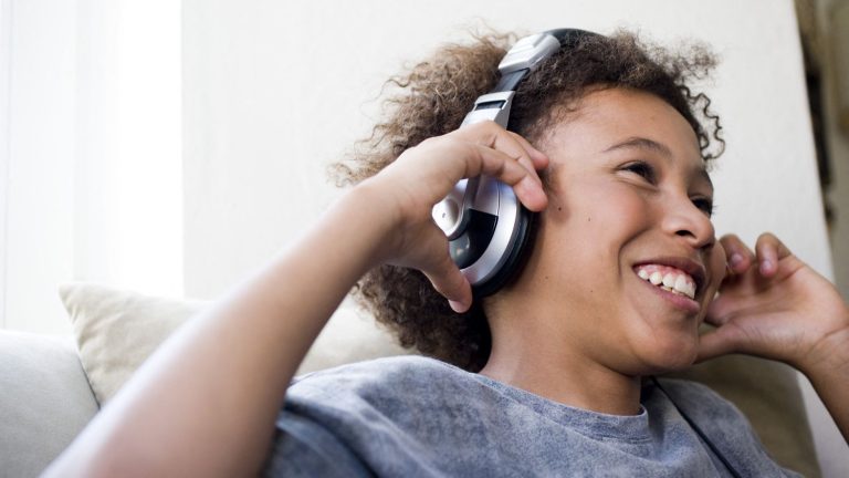 Listening to music can help struggling children express themselves better