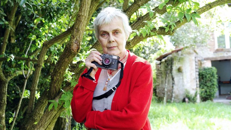 Marie-Laure de Decker, war, fashion and portrait photographer, died at the age of 75