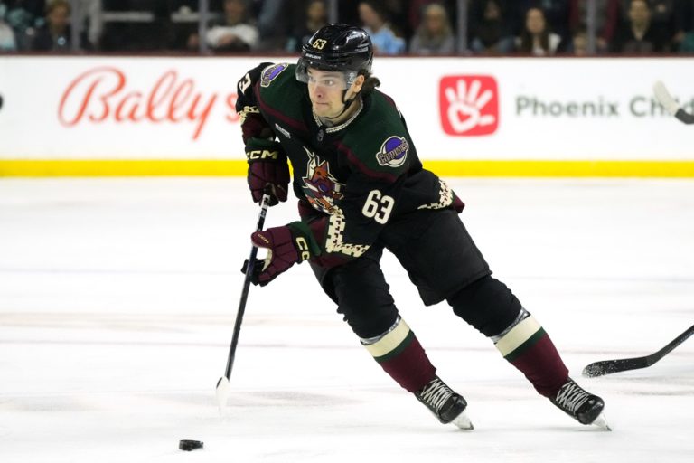 Matias Maccelli signs for three seasons with the Coyotes