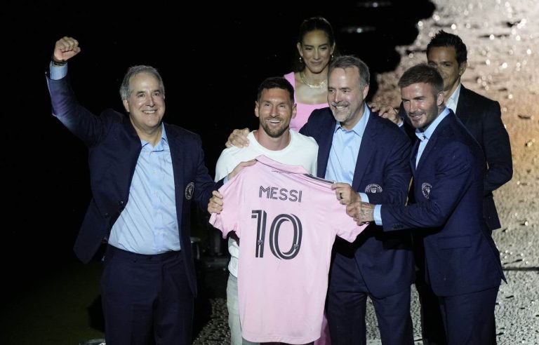 Messi meets his new Inter Miami supporters