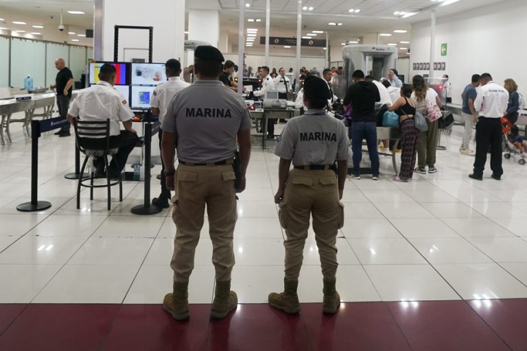 Mexico |  Airports will soon be placed under the control of the army