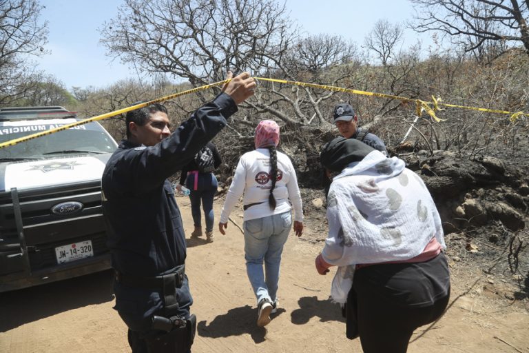 Mexico |  Mothers of the disappeared discover clandestine graves