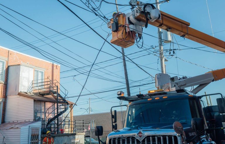 More than 20,000 homes still without electricity in Quebec