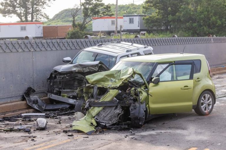 Motorist in critical condition after crash on Quebec Bridge