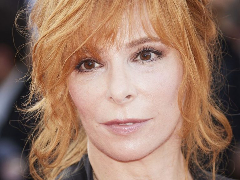 Mylène Farmer fans banned from filming her during her concert!