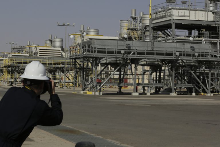 In Saudi Arabia and Russia |  Oil down despite production cuts