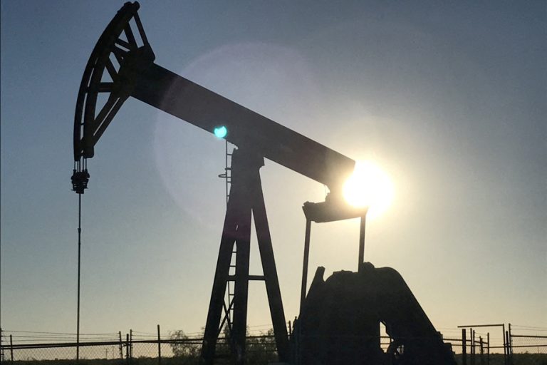 Oil rebounds, confidence in demand, tension on supply