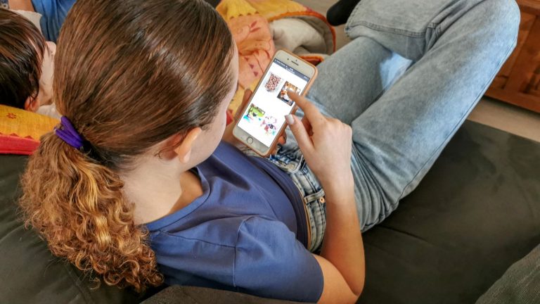 Parental controls will be installed by default on French devices from July 2024