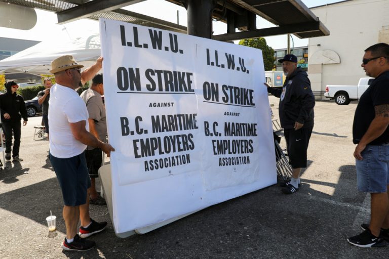 Port of Vancouver |  The threat of a resumption of the strike hovers