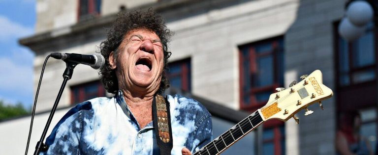 Quebec City Summer Festival: Robert Charlebois brings Place d’Youville back to life