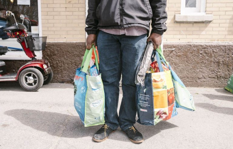 Quebec helps food banks