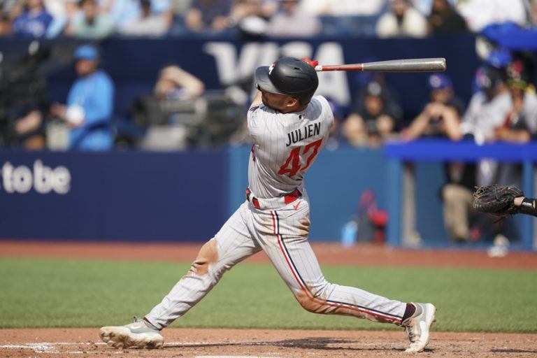 Quebecer Édouard Julien hits a home run in a Twins win