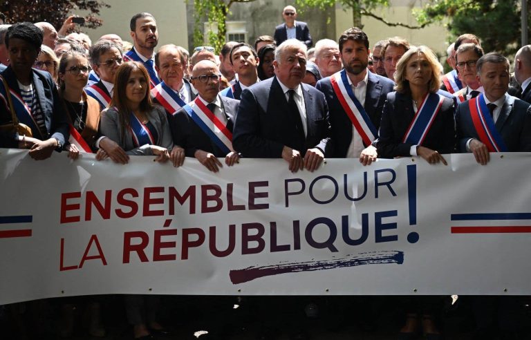 Rallies in front of the town halls of France to say “that’s enough” to the rioters