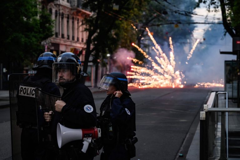 Riots in France |  Fireworks mortars prohibited on National Day