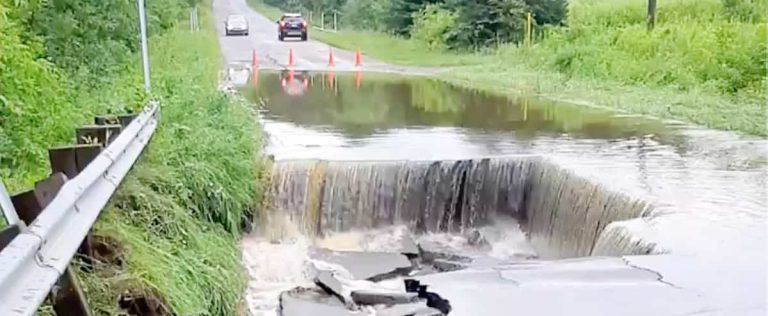 Road subsidence due to flooding: “We never thought of building these roads taking into account such weather conditions”