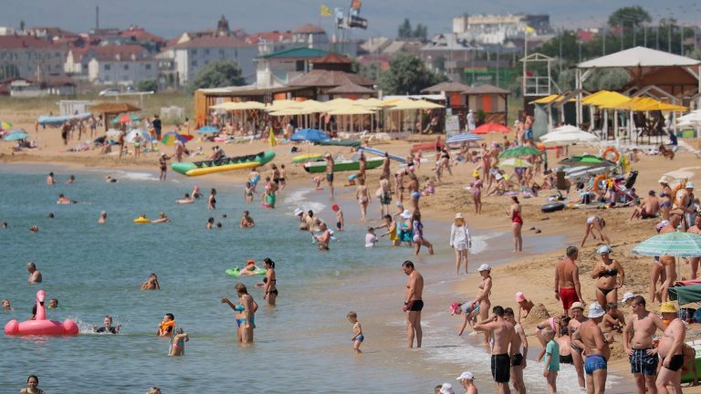 Russia still encourages tourism in annexed Crimea, despite the risks