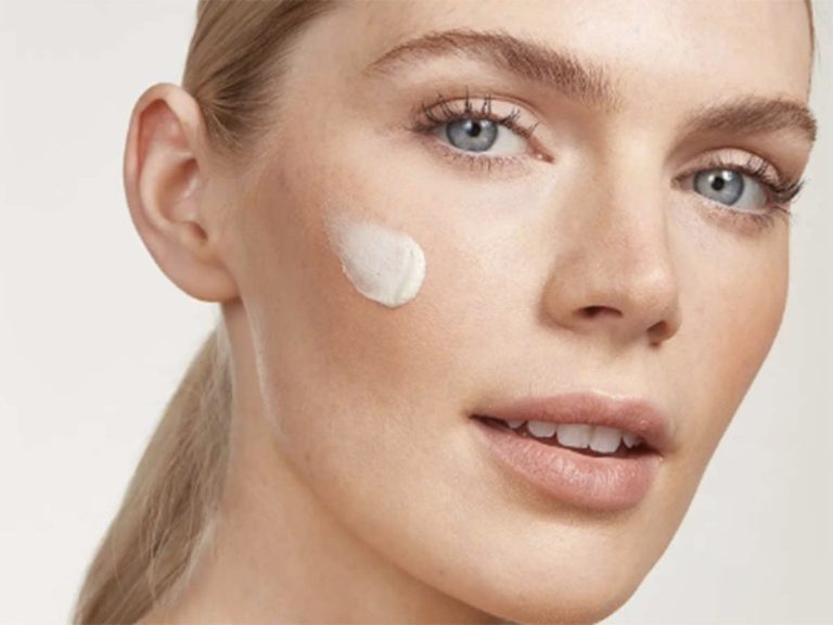 Scrub, serum, cream, lotion… the great guide to anti-blemish care to prevent the appearance of pimples this summer