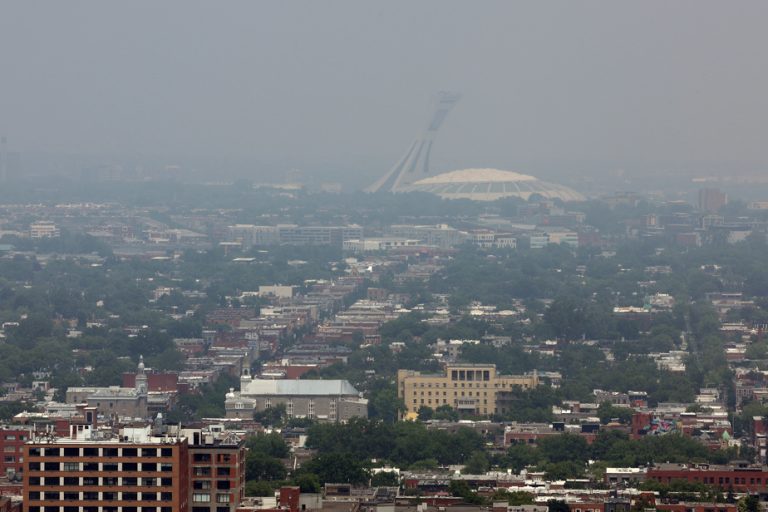 Severe thunderstorm watch in Montreal, smog over Quebec