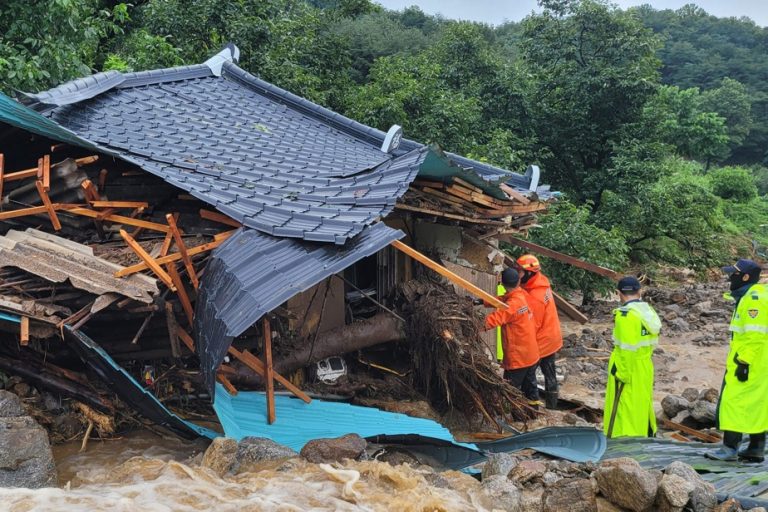 South Korea |  Floods leave at least 33 dead and 10 missing