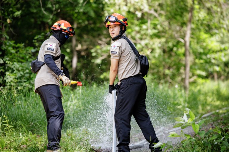 South Korean firefighters as reinforcements |  In a friendly country to fight the enemy