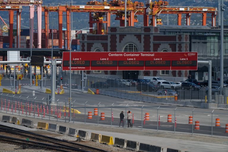 Strike at the Port of Vancouver |  The Minister of Labor asks the mediator for the conditions for ending the strike