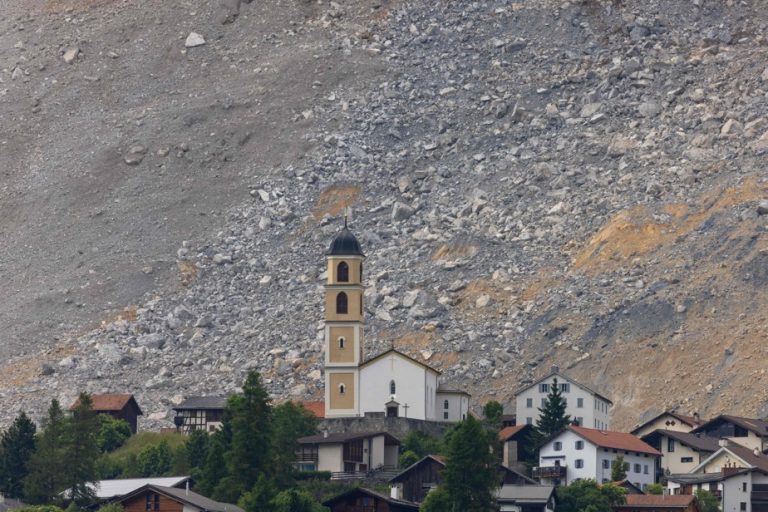 Switzerland |  The inhabitants of a village narrowly spared by a landslide can return