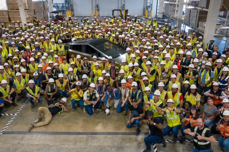 Tesla |  The first copy of the Cybertruck van left the factory