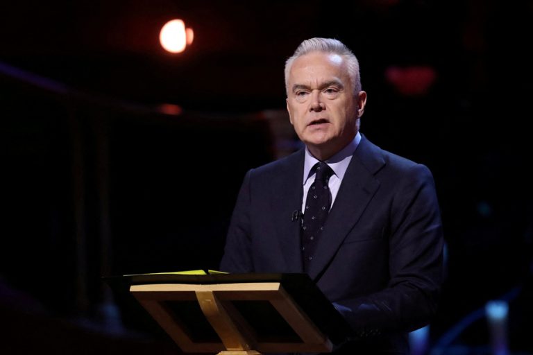 The BBC resumes its investigation against its presenter Huw Edwards