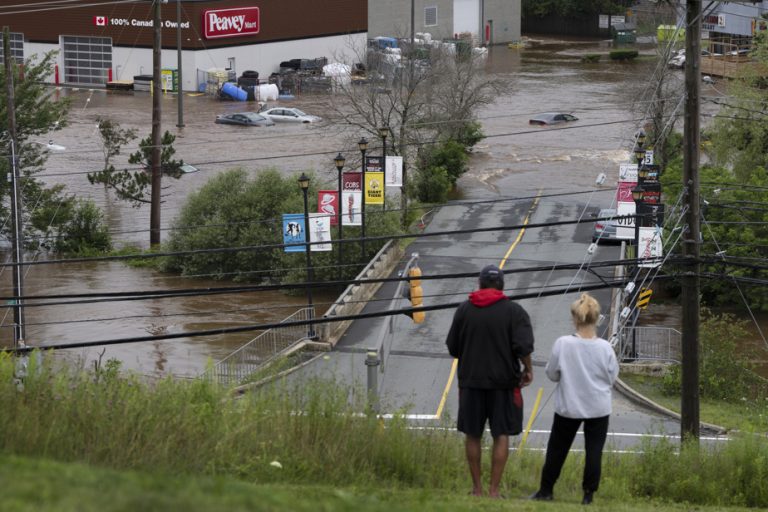 Torrential rains |  Four people, including two children, are missing in Nova Scotia