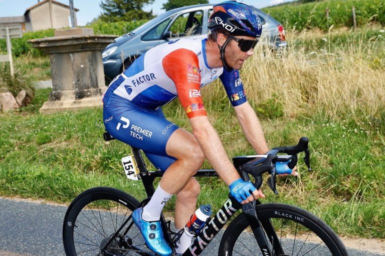 Tour of France |  Hugo Houle in the breakaway, Michal Kwiatkowski above