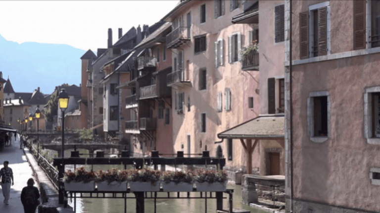 Tourism: Annecy is waging war on furnished tourist accommodation