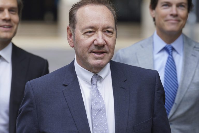 Trial of Kevin Spacey |  A complainant explains that he did not dare to denounce the actor earlier