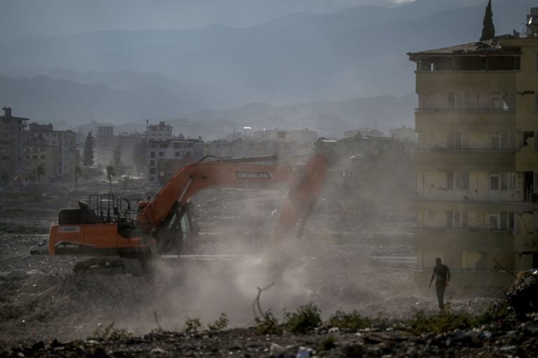 Türkiye |  “We survived the earthquake, but this dust will kill us”