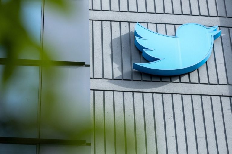 Twitter restricts reading tweets