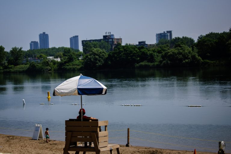 Verdun Beach |  Risky swimming outside the supervised area