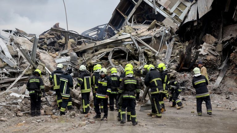 Volodymyr Zelensky denounces the action of “Russian terrorists” who “continue their attempts to destroy life”